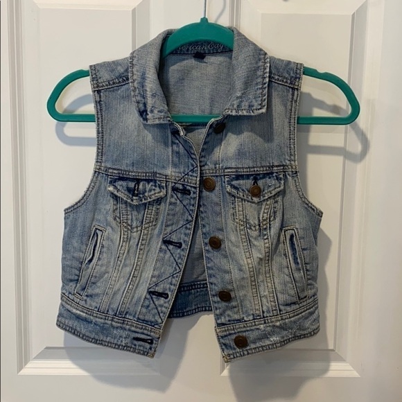 AEO EUC Distressed Acid Wash Denim Vest - Picture 2 of 12